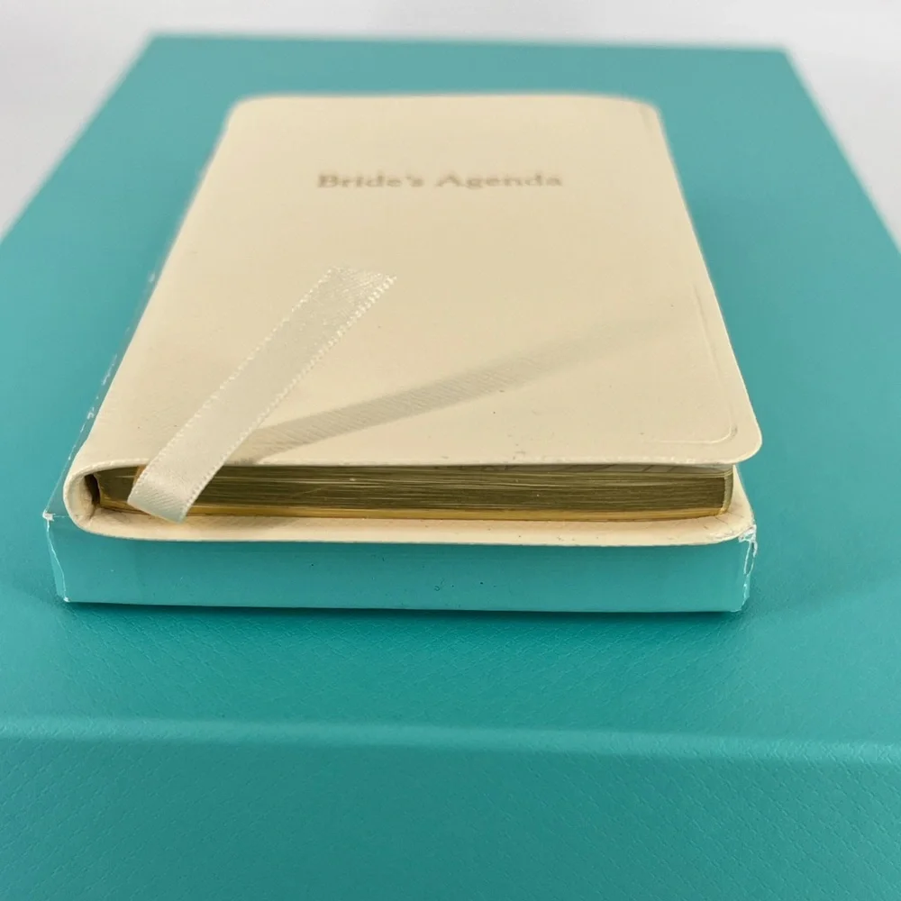 Tiffany and co‎ brides book